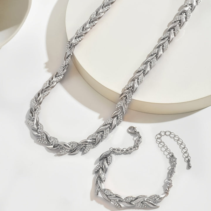Ručně vyrobený náhrdelník a náramek ve tvaru rybího ocasu.