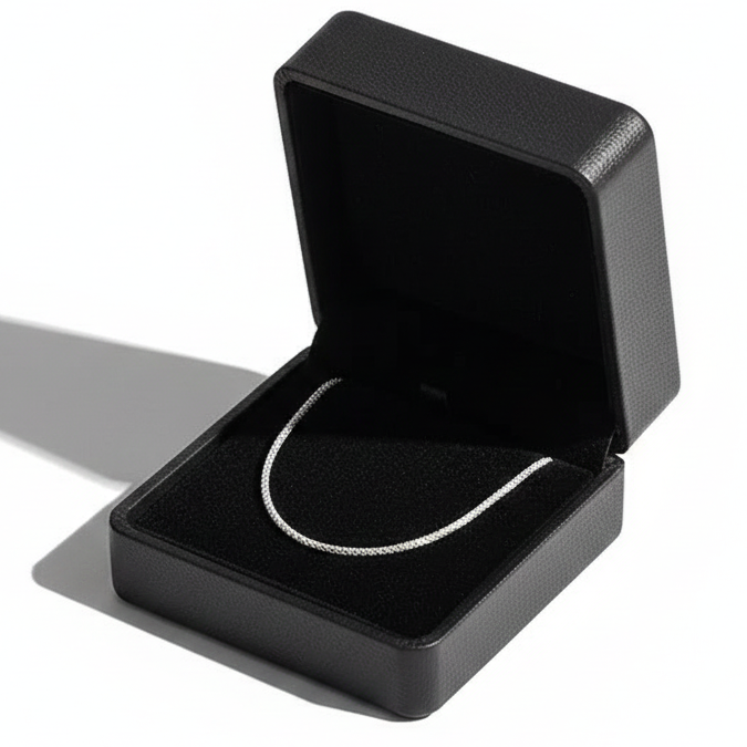 Elegantní náhrdelník s klíční kostí