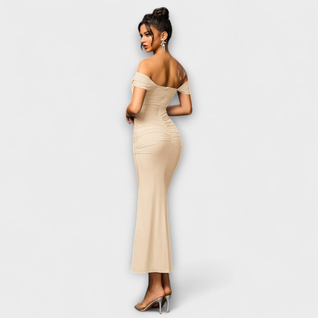 Ione - Šaty Bodycon s odhalenými rameny a řasením