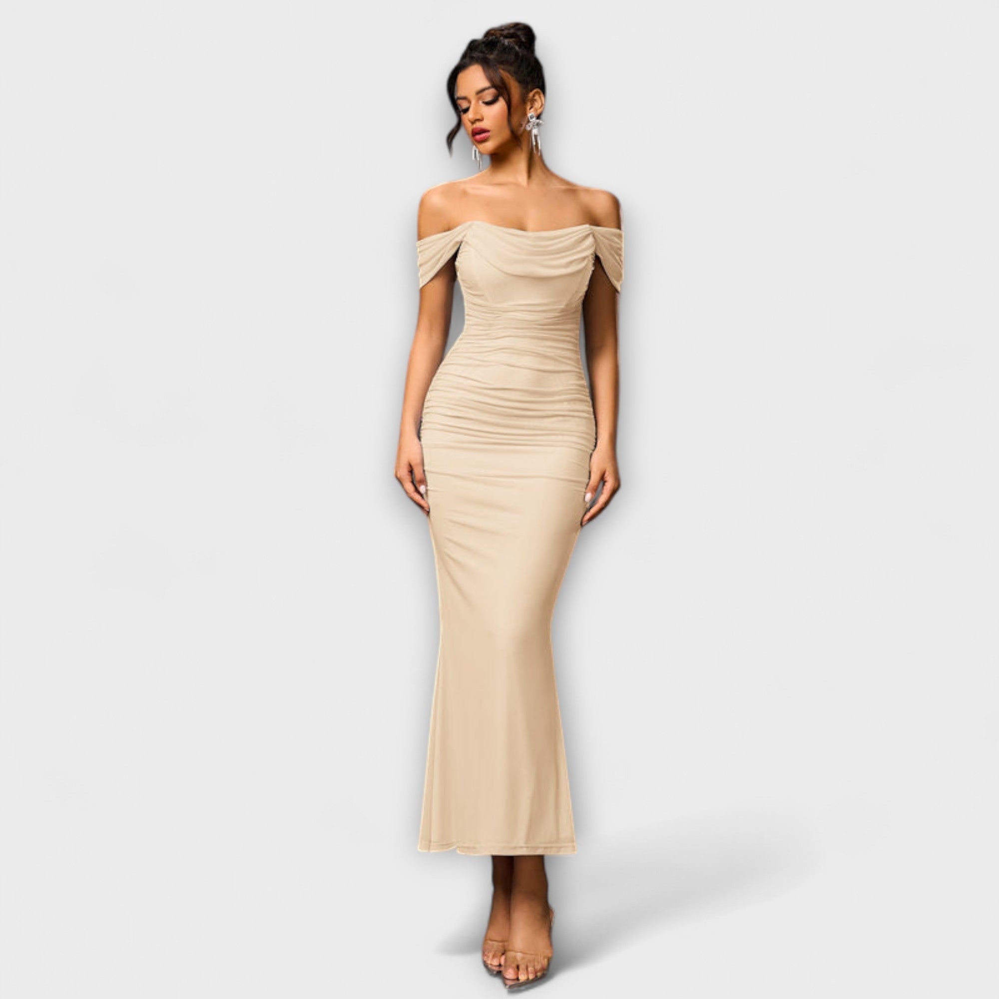 Ione - Šaty Bodycon s odhalenými rameny a řasením